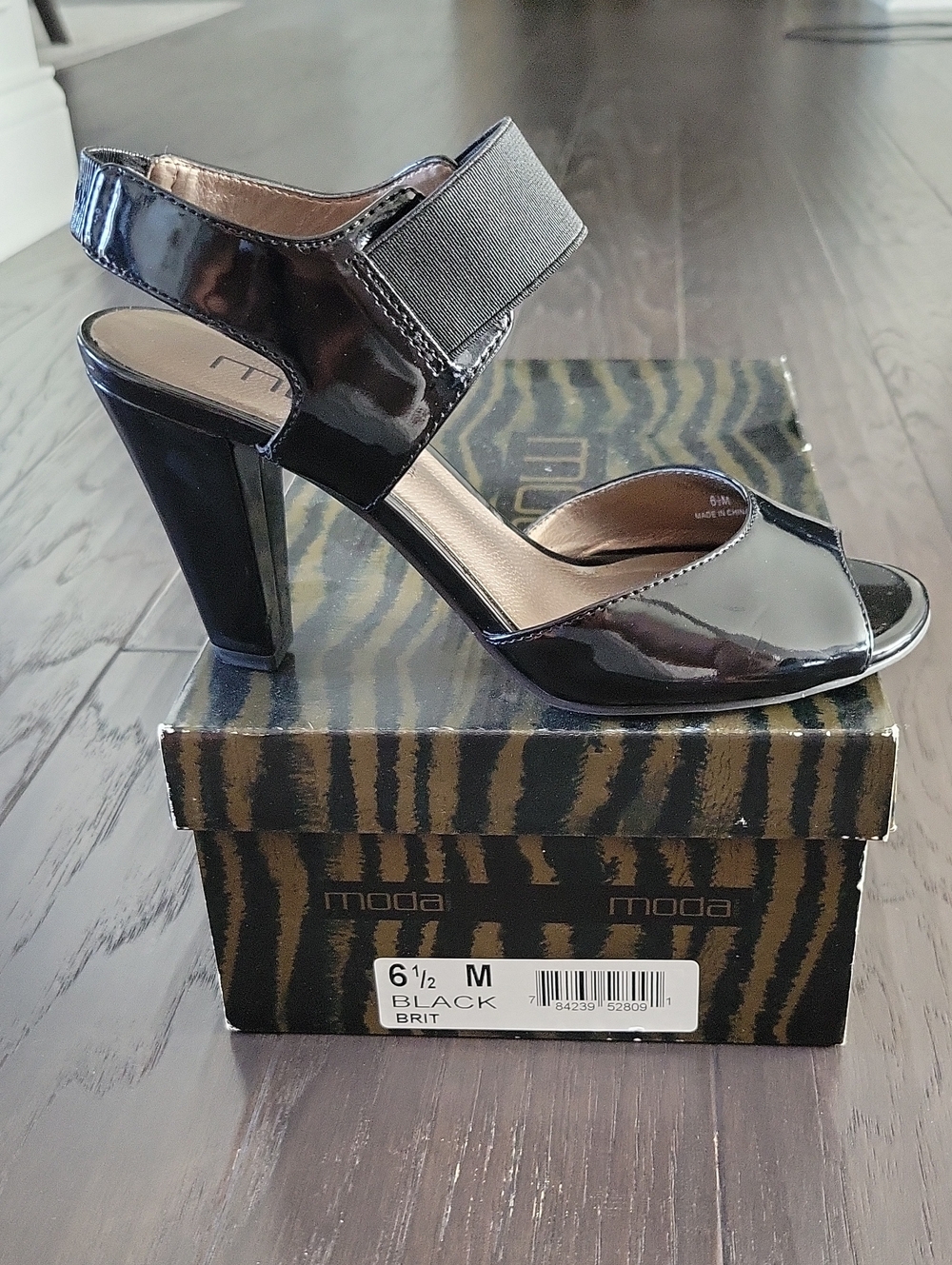 Moda Black Patent Leather Block Heel Sandals